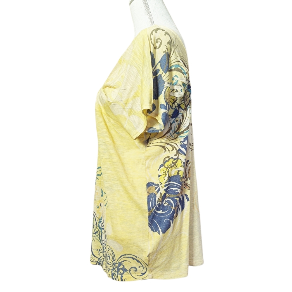 ✨️Yellow Tunic with a Beautiful Scroll Design and Blue Jewels On It - Picture 4 of 10